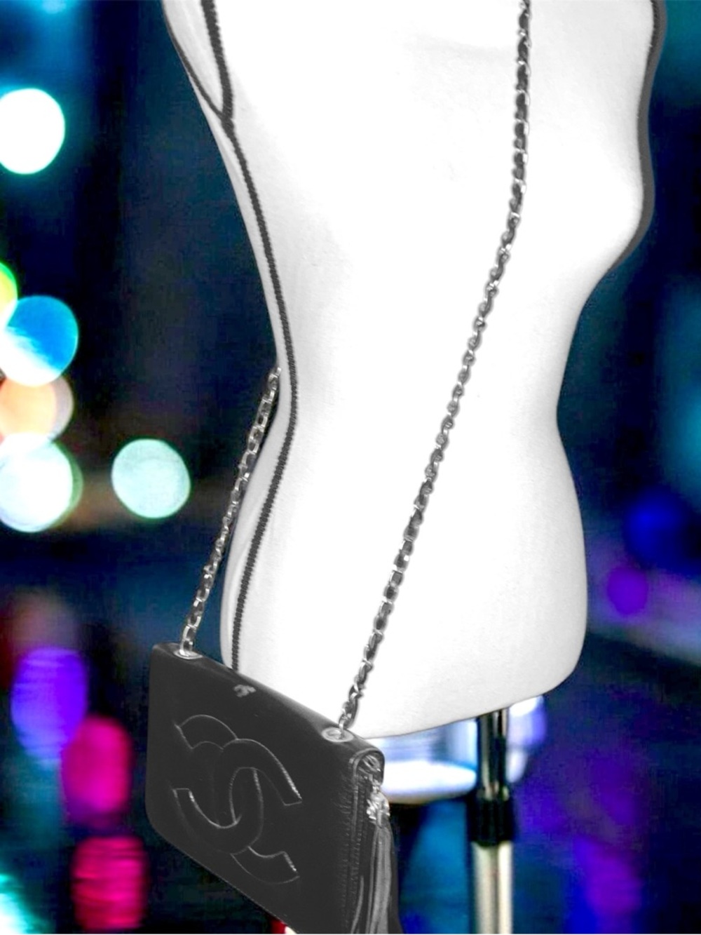 CHANEL Black Quilted Lambskin Shoulder Bag / Gold Chain. Perfect Dinner Purse. - Picture 2 of 7